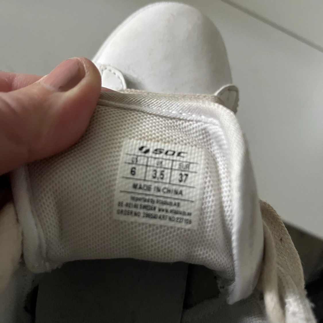 Gymnastikskor vita från SOC - 91