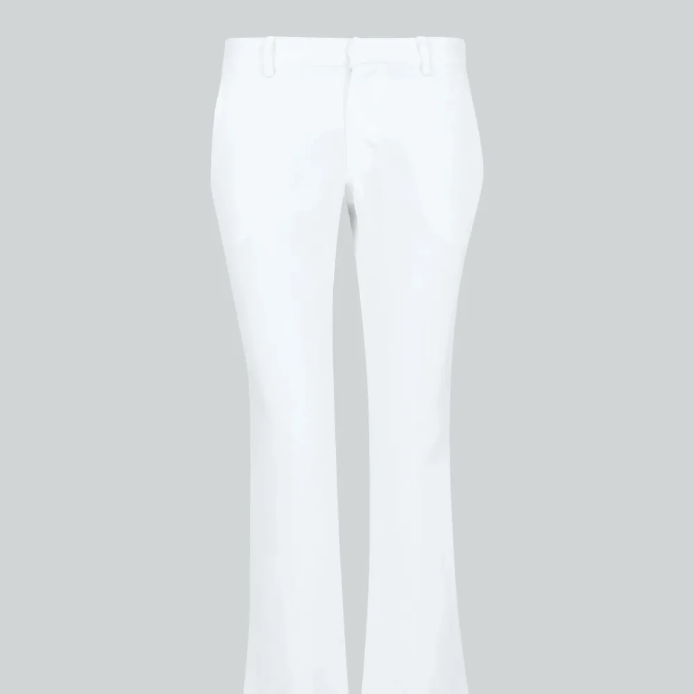 Säljer mina vita petite kostymbyxor från Bikbok i modellen Vera, storlek 36. Dem är aldrig använda och prislappen är kvar !!. Jeans & Byxor.