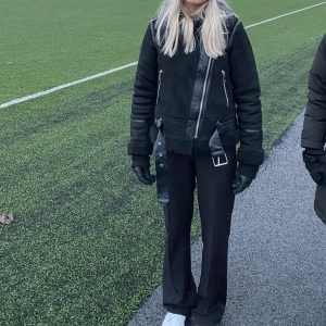 Höstjackan  - Jättefin höstjackan från Zara. 