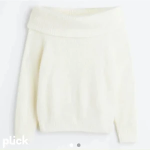 Off shoulder - säljer denna off shoulder tröjan, är i fint skick o är bara använd 1 gång . pris kan diskuteras 