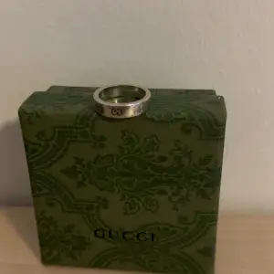 Gucci ring