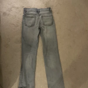 Jeans från zara - Jag säljer mina jättepopulära straight jeans från zara pga att de är för små💓