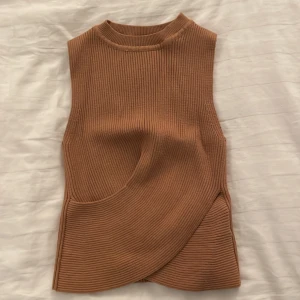 Fin formande top - Linne som formar fint  Storleken är 36 men passar en 34