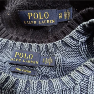 Ralph lauren knitted tröja - Säljer min Ralph lauren tröja. Har inte använt den mer än 2 gånger så därför säljer jag den. Inga skador. Köpt för 2200kr.