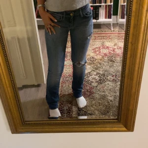 Low Waits jeans - Säljer mina fina vintage jeans från replay. Är 162 cm, sitter som en xs i midjan💕