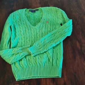 Ralph Lauren cable stickade tröja  - Grön med cerise polohäst Mycket bra skick 
