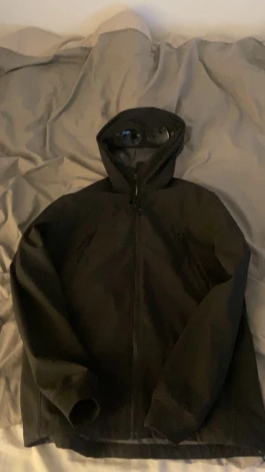 Cp company - Äkta är storlek S och använd typ i 2 månader  Kan diskutera pris  Köpt för 5000