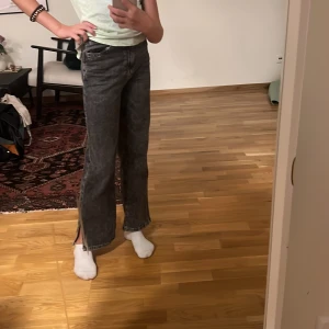 Svarta jeans  - Svarta flare jeans från Lindex inte mycket använda