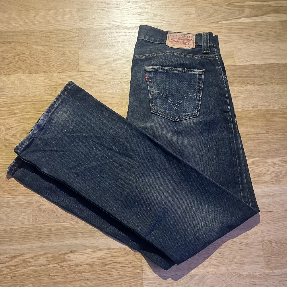 Säljer helt oanvända Levis 512 farsan haft i garderoben, nypris: ca 1100 . Sjukt snygga byxor påminner mig om replay jeans . Jeans & Byxor.