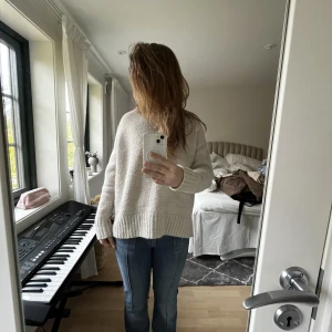 Stickad tröja  - Super fin stickad tröja köpt secondhand, lite noppig men inget som syns annars bra skick💖 !!TRYCK PÅ KÖP NU!!