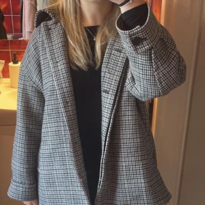 Jacka - Superfin jacka i bra skick, använd fåtalgånger