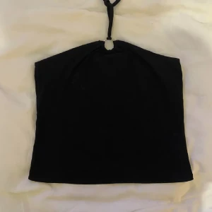 Halterneck topp - Halterneck topp köpt på second hand❤️