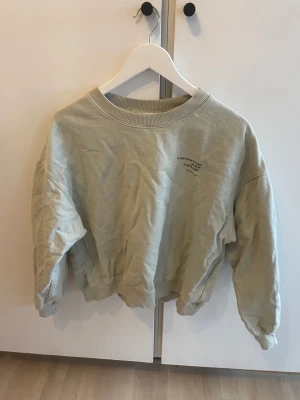 Tjocktröja H&M - Säljer denna tjocktröja från HM. Den kommer inte till användning längre dessvärre.