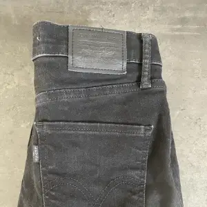 Svarta Levi’s jeans ”Mile High super skinny. Endast använda 1 gång. W26 L30