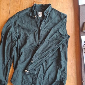 Grönskjorta - Grön skjorta från H&M