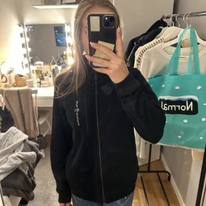 Sail Racing tröja - Fint skick, säljer då den inte kommer till användning💕 (den är i barnstorlek)