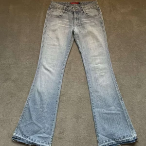 Lågmidjade jeans - Sjukt snygga lågmidjade jeans från SouthPole. Jeansen är i toppen skick! 