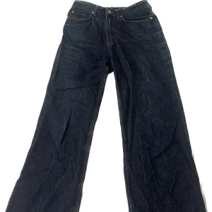 Mörkblå Jeans - Sjukt snygga jeans från Sellpy som inte kommer till användning längre✨⭐️
