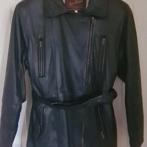 Skinnjacka  - Använt men fint skick.