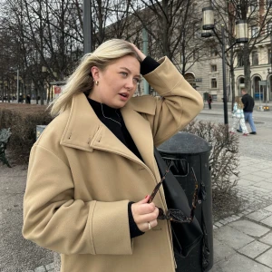 Höst kappa  - Fin kort höst kappa från ginatricot, använd ett fåtal gånger förra hösten☺️