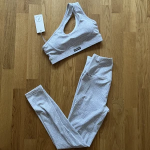 Doyoueven  - Helt nya aldrig använda säljer tränings top + underdel för 250