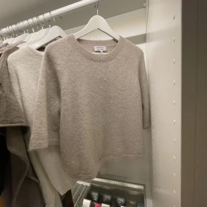 Other stories  - Säljer nu min superfina other stories tröja/ t-shirt. Skriv för fler bilder😁