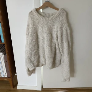 Stickad tröja - Jättefin stickad tröja, kontakta för fler bilder 🤍