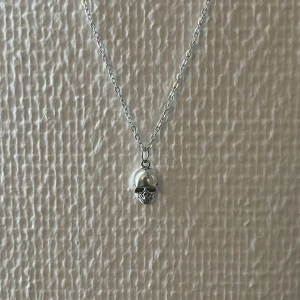 Halsband - Jätte snyggt skull halsband liknar L8hasselblads Handgjord🫶🏻 