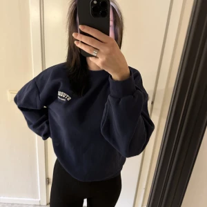 sweatshirt - sweatshirt från Ginatricot, storlek S men oversize så skulle säga M🩷