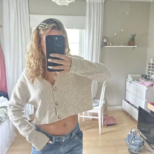 Beige stickad kofta - Söt stickad kofta från zara med paljetter💖