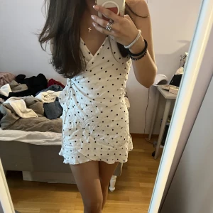 Mönstrad klänning💗 - En söt klänning som jag inte längre använder❤️ skulle passa dig som har storlek S till M. original pris 300kr😊