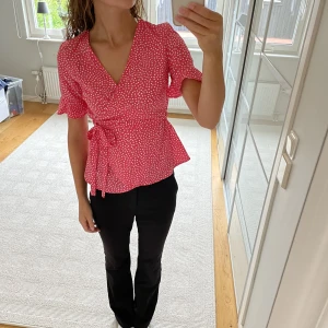 Omlott topp💖💖 - Jättefin omlott blus/topp som passar till många tillfällen. Använd 1 gång❤️