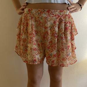 Jättefina shorts som även liknar en kjol 💕