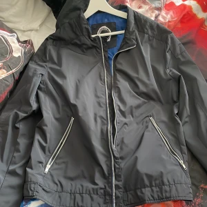 Vindjacka av Montego - Inte nyskick, använt några 