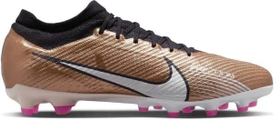 Fotbollskor 45,5 - Säljer nu mina Nike skor i stil 45,5. Köpte i början för 1800 så näst högsta modellen. Annars bra skick. Skriv om du har några frågor