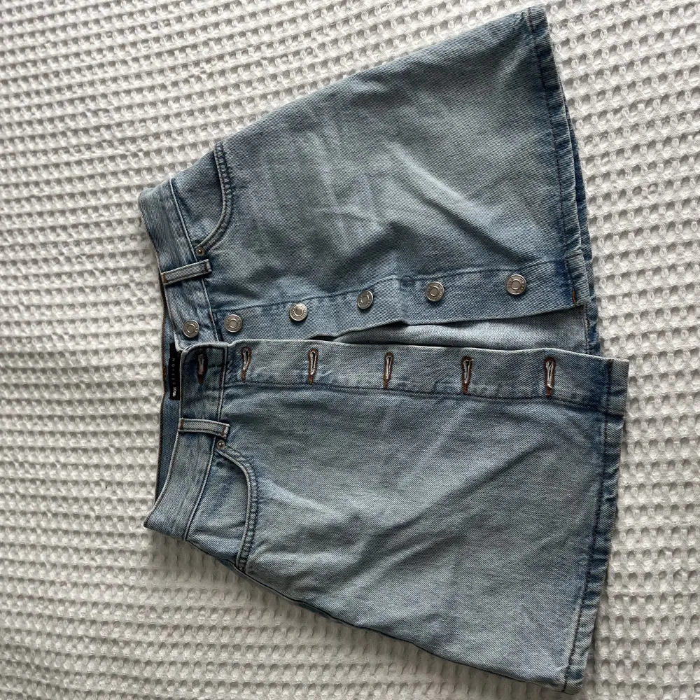 Jeans kjol från Asos, petite passformen storlek 34 . Kjolar.