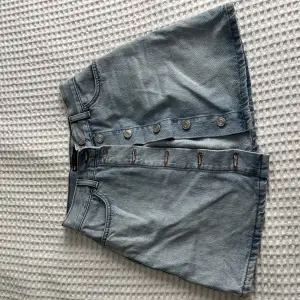 Jeans kjol från Asos, petite passformen storlek 34 