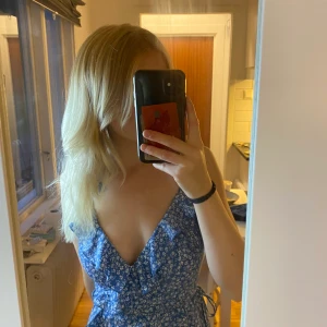 Blå Klänning - Jättefin blå klänning.