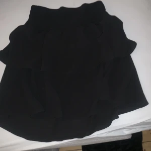 Kjol - Super fin kjol ifrån only, knappast avänd, i bra skick.