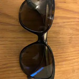Brun/svarta solglasögon 