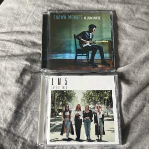 två CD skriver från Shawn Mendes och Little Mix. 40kr st! 79 för båda.❤️
