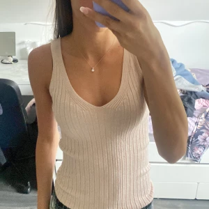 Stickat linne - Jättefint stickat glittrigt linne, trend