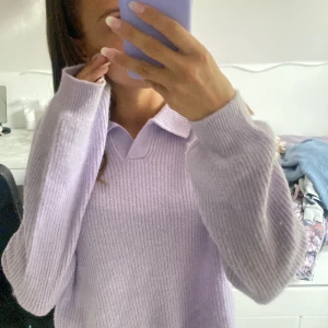 Stickad tröja - Jättefin lila tröja, använd en gång, så skön o inte stickig