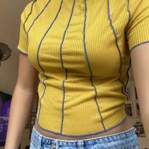 Skit snygg top! - Helt ny tröja, från Love J, I storlek M men upplevs som S.  Pris kan diskuteras!💗