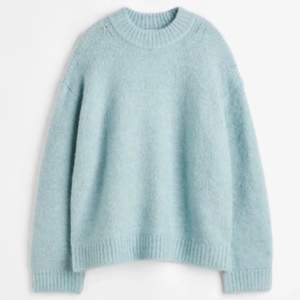 Supergullig stickad tröja i S från H&M.💕 Priset kan diskuteras. Skriv för fler bilder!🌟