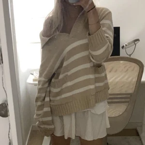 Tröja - Säljer denna fina tröjan ifrån Lindex som inte kommer till tillräckligt med andvändning!