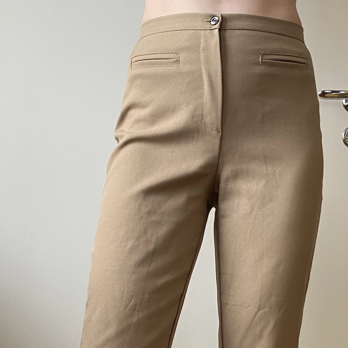 Beige kostymbyxor flared  - 91