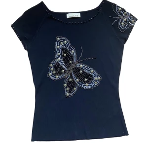 Fjäril topp - Topp med fjärilar, stl S, 110 kr