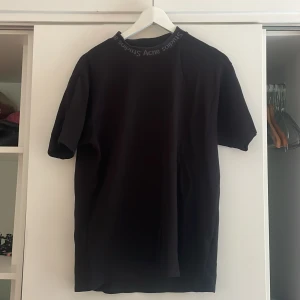 Acne studios T-shirt  - Acne tisha i bra skick storlek M 