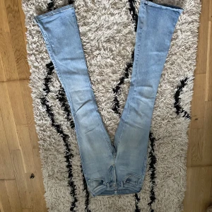 Lågmidjade byxor  - Snygga lågmidjade byxor 🌸